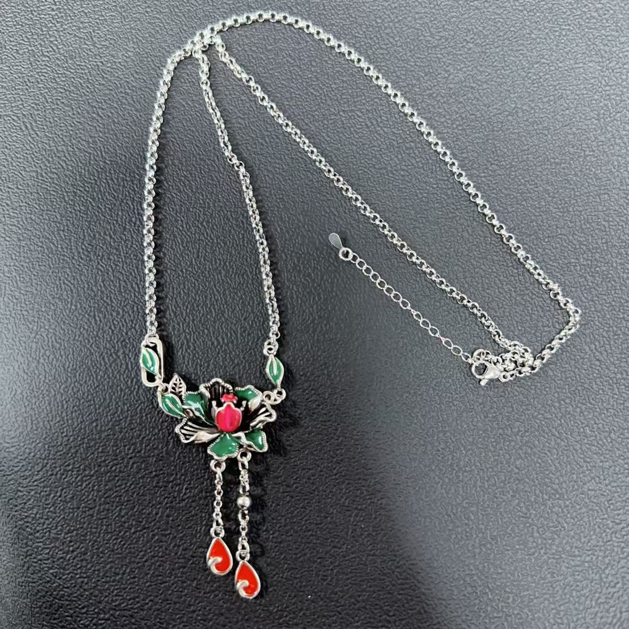 1pc Retro Lotus Tassel Necklace, Glorious and Wealthy Enamel Colored Women's Clavicle Chain